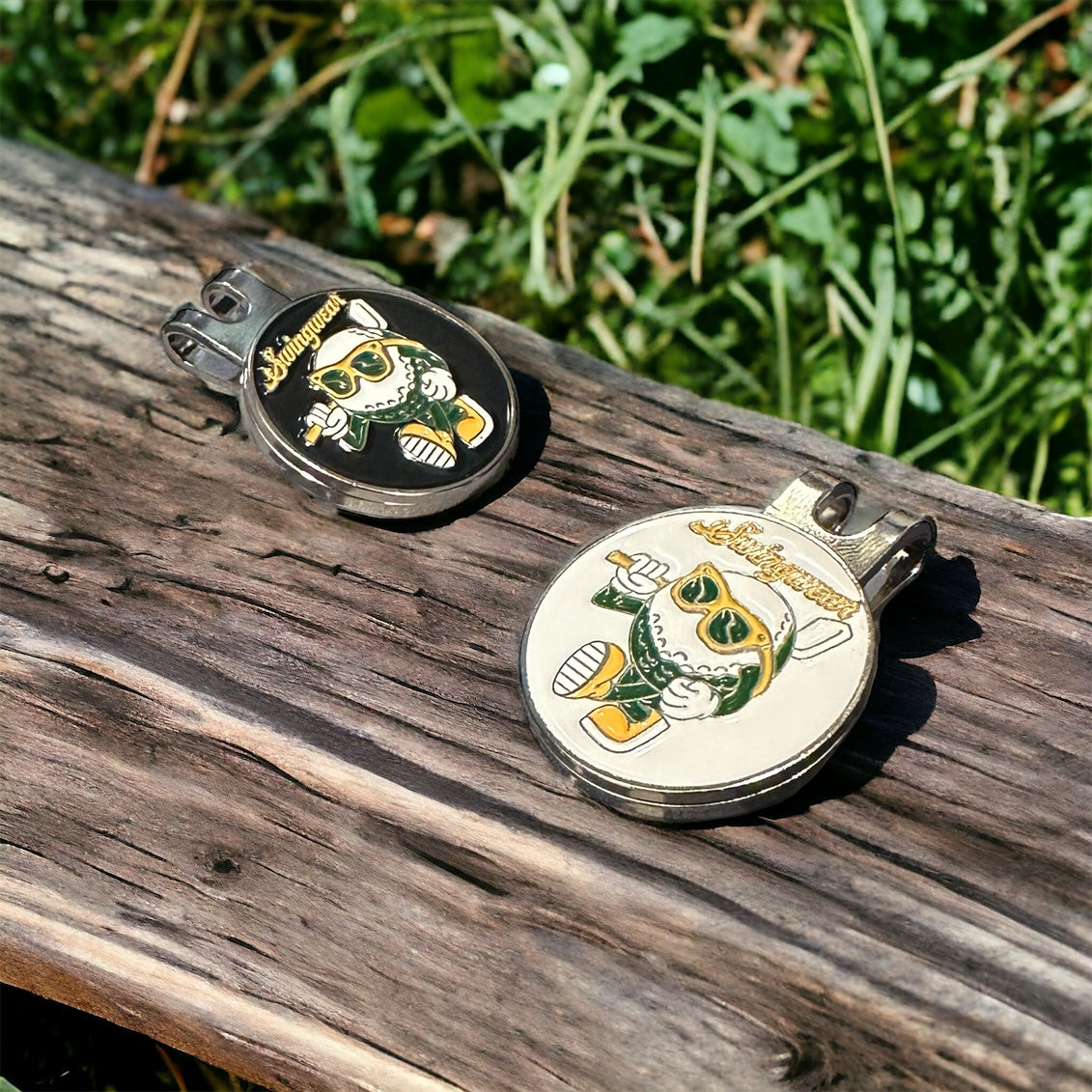 golf ball marker and hat clip close up